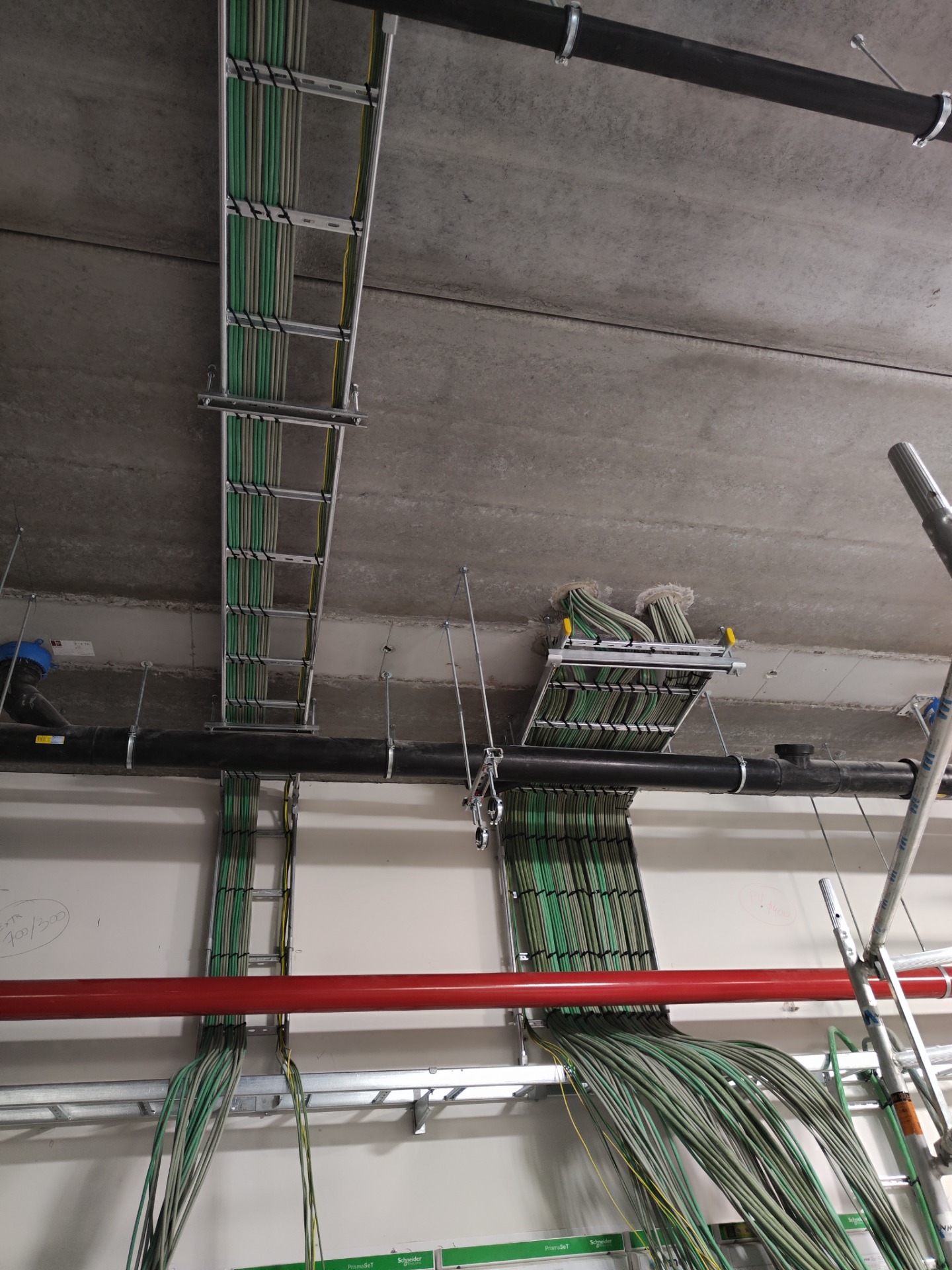 Des tâches difficiles avec maîtrise et savoir-faire Moeilijke taken met beheersing en vakmanschap Difficult tasks with mastery and professionalism